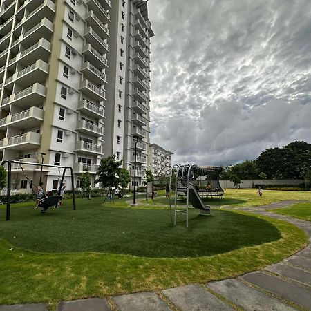 2 Bedroom Condo Unit Near Sm Bf & Naia At The Atherton By Dmci With 2 Balcony Paranaque City Екстер'єр фото