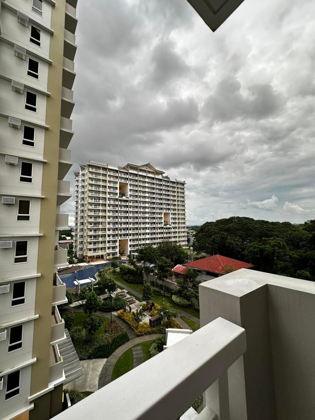 2 Bedroom Condo Unit Near Sm Bf & Naia At The Atherton By Dmci With 2 Balcony Paranaque City Екстер'єр фото