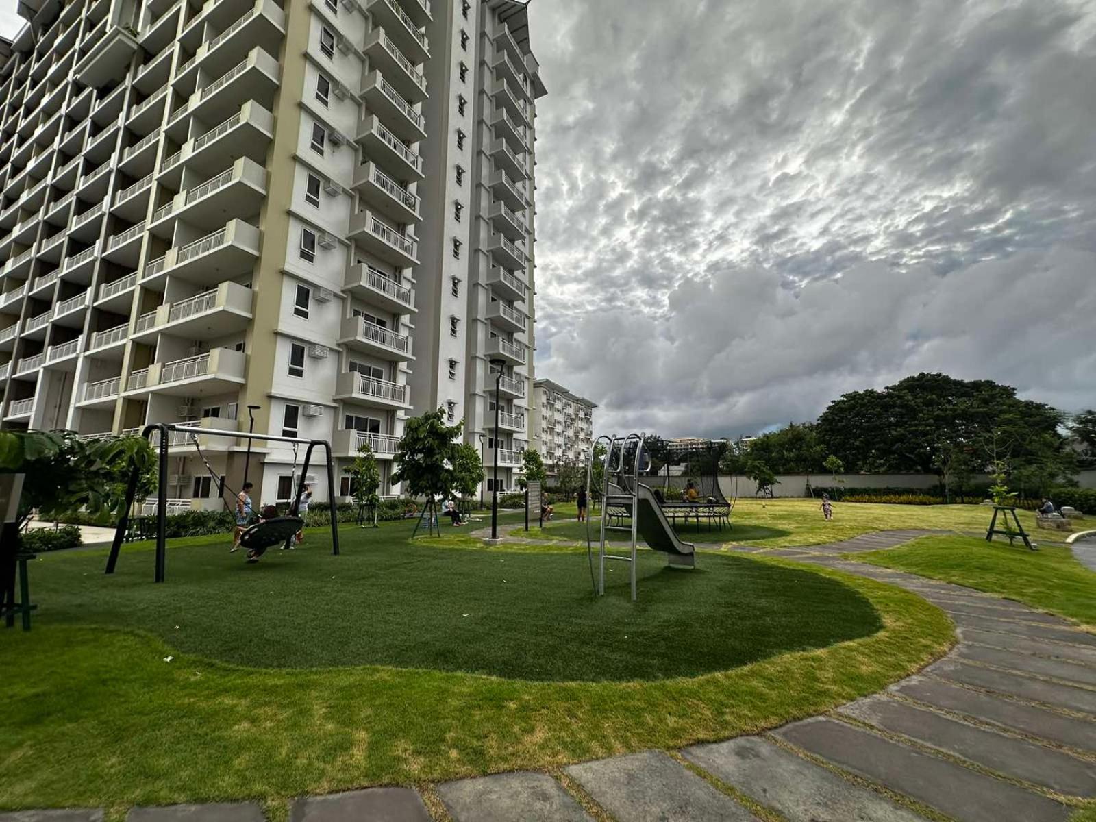 2 Bedroom Condo Unit Near Sm Bf & Naia At The Atherton By Dmci With 2 Balcony Paranaque City Екстер'єр фото