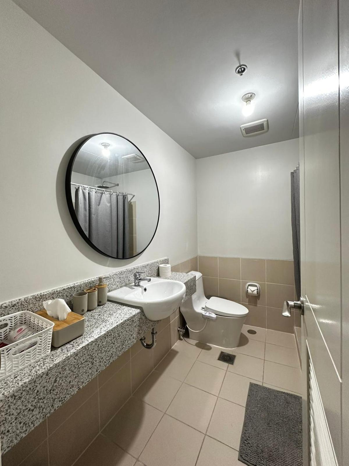 2 Bedroom Condo Unit Near Sm Bf & Naia At The Atherton By Dmci With 2 Balcony Paranaque City Екстер'єр фото