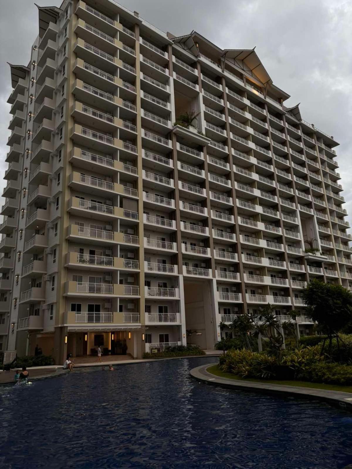 2 Bedroom Condo Unit Near Sm Bf & Naia At The Atherton By Dmci With 2 Balcony Paranaque City Екстер'єр фото