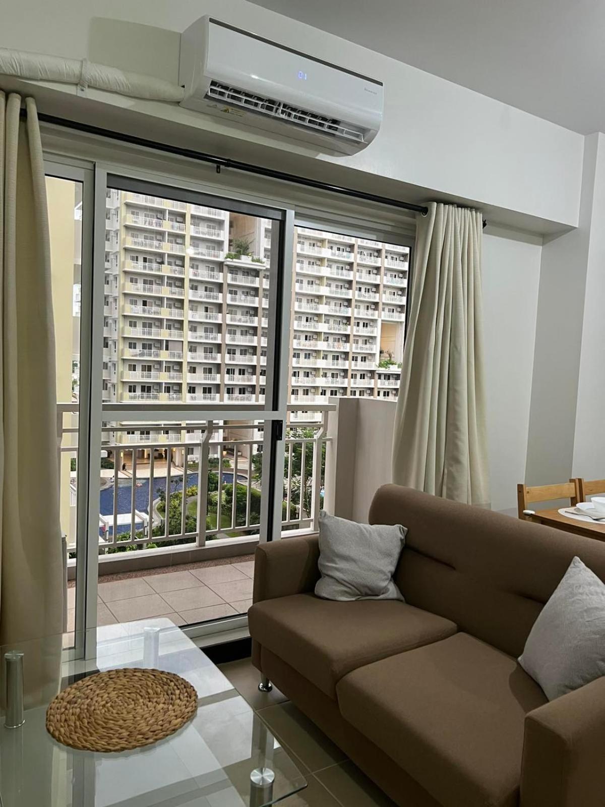 2 Bedroom Condo Unit Near Sm Bf & Naia At The Atherton By Dmci With 2 Balcony Paranaque City Екстер'єр фото