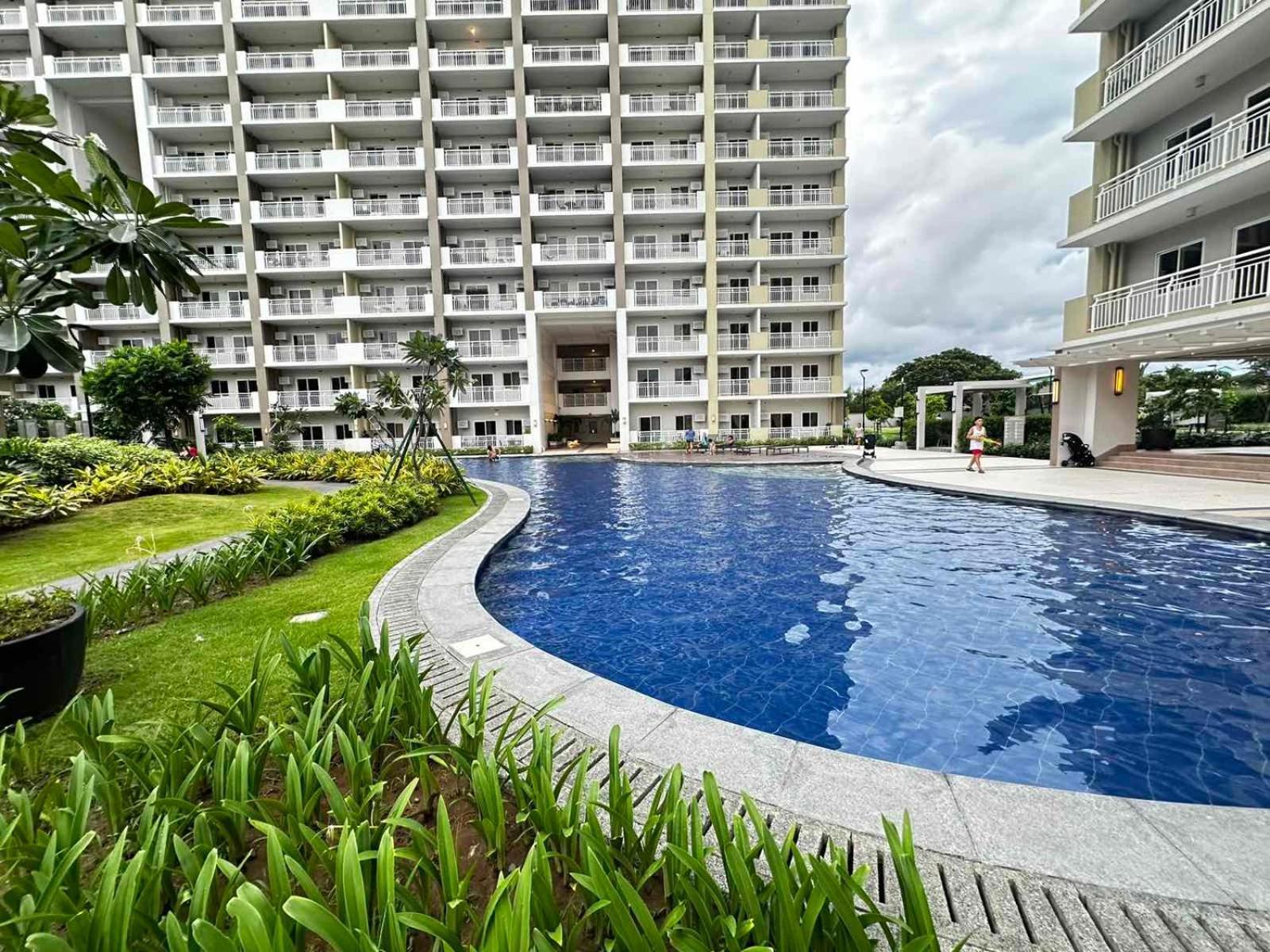 2 Bedroom Condo Unit Near Sm Bf & Naia At The Atherton By Dmci With 2 Balcony Paranaque City Екстер'єр фото