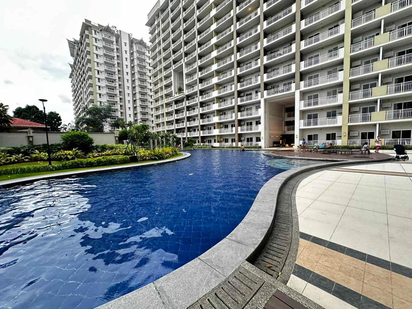2 Bedroom Condo Unit Near Sm Bf & Naia At The Atherton By Dmci With 2 Balcony Paranaque City Екстер'єр фото