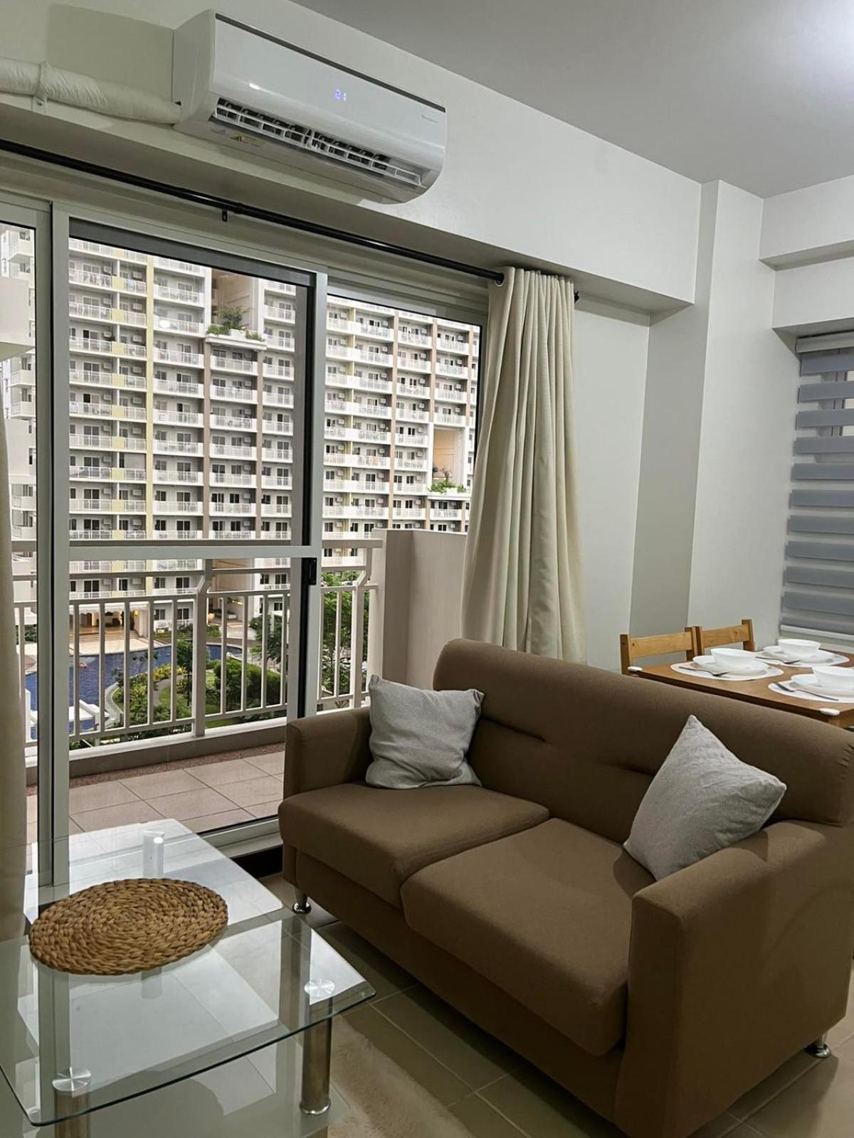 2 Bedroom Condo Unit Near Sm Bf & Naia At The Atherton By Dmci With 2 Balcony Paranaque City Екстер'єр фото
