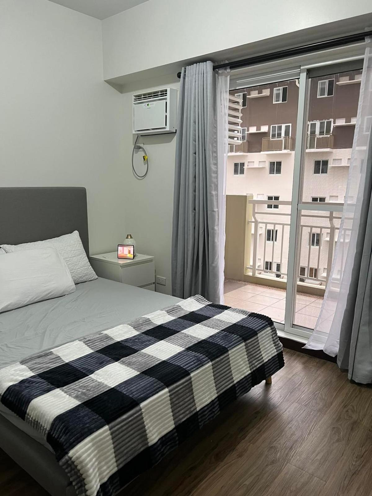2 Bedroom Condo Unit Near Sm Bf & Naia At The Atherton By Dmci With 2 Balcony Paranaque City Екстер'єр фото