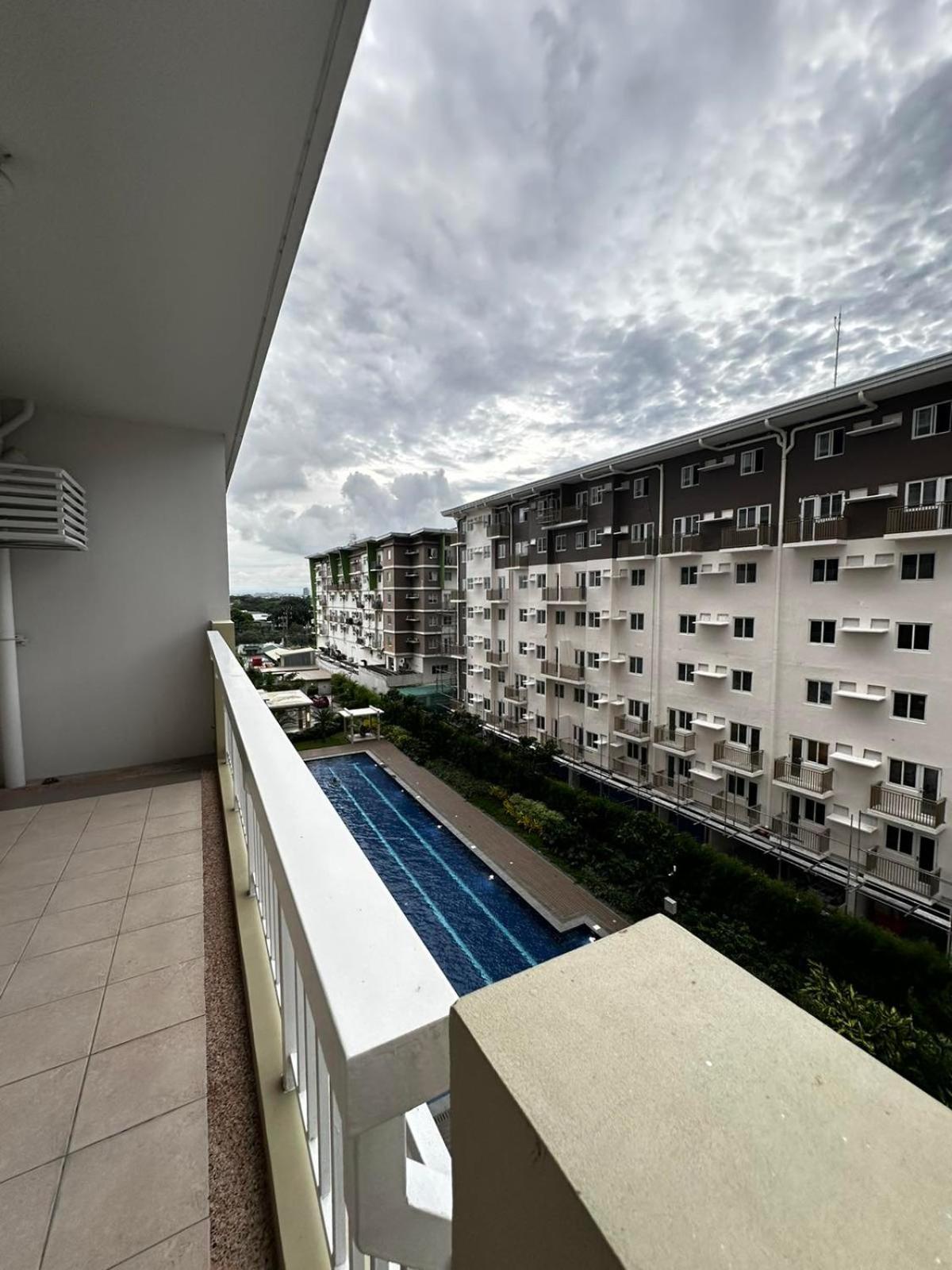 2 Bedroom Condo Unit Near Sm Bf & Naia At The Atherton By Dmci With 2 Balcony Paranaque City Екстер'єр фото