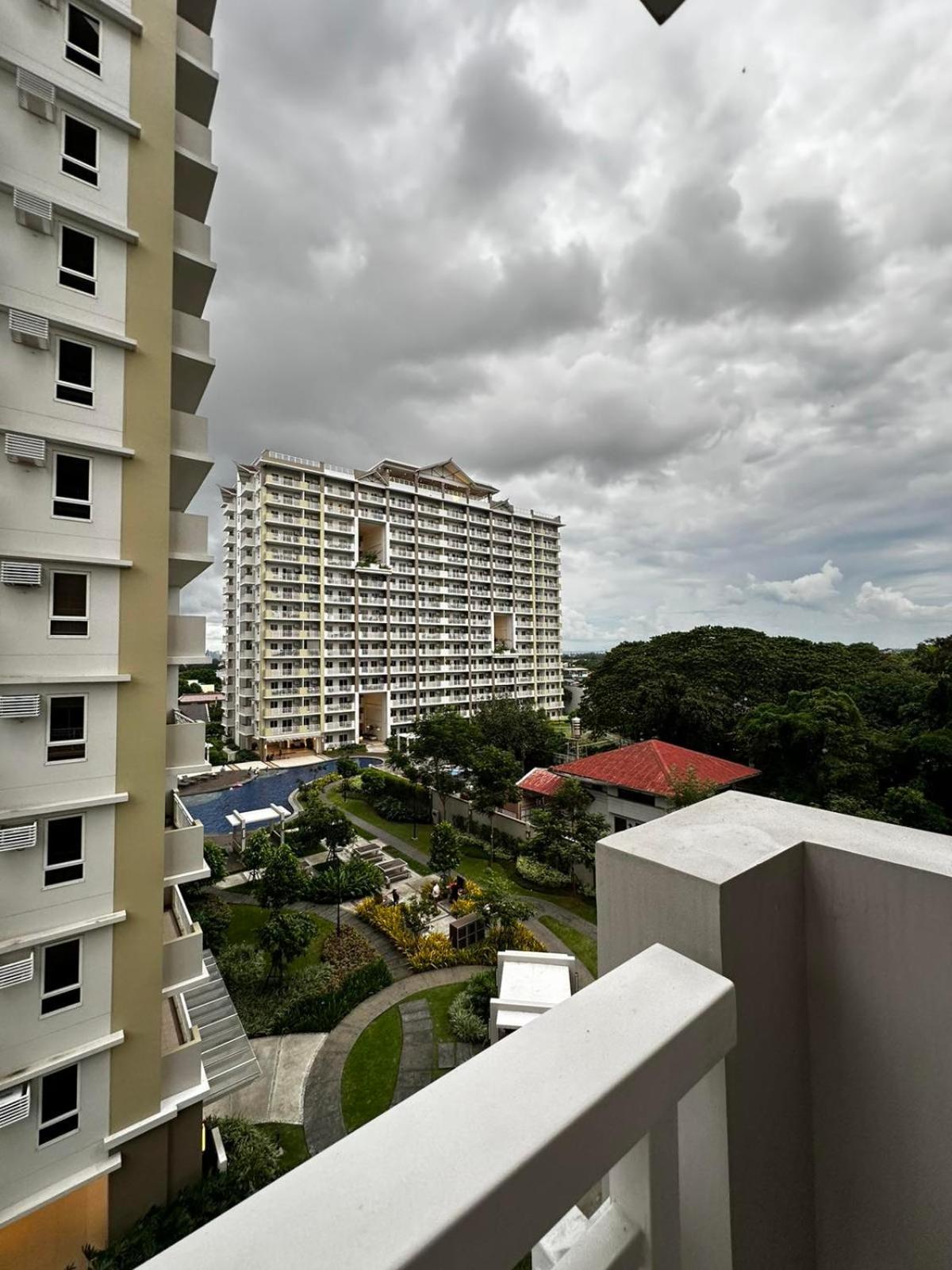2 Bedroom Condo Unit Near Sm Bf & Naia At The Atherton By Dmci With 2 Balcony Paranaque City Екстер'єр фото